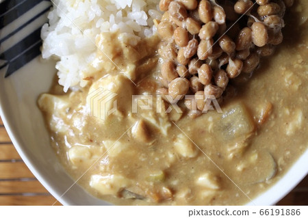 Curry with crumbled tofu and natto topping - Homemade curry Curry with crumbled tofu and natto topping - Homemade curry 66191886