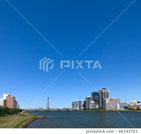 Bandai Bridge and Shinano River in the center of Niigata City in early summer 66193701
