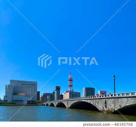 初夏新潟市中心的萬代橋和信濃川 66193708
