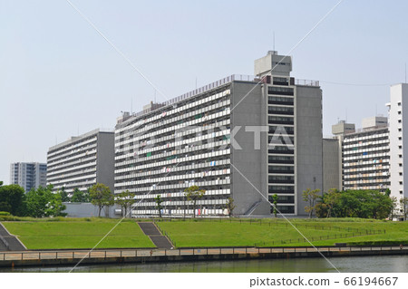 Toshima 5-chome housing complex and Sumida river terrace, looking at the north ward from the Adachi ward side Toshima 5-chome housing complex and Sumida river terrace, looking at the north ward from the Adachi ward side 66194667