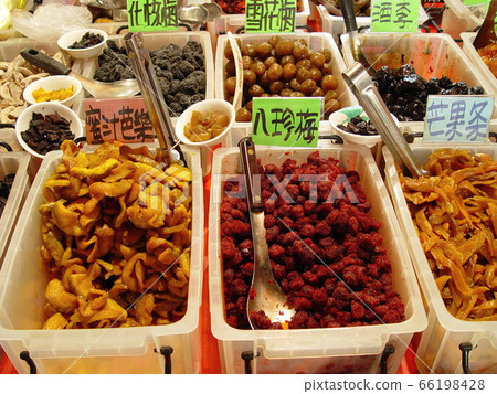 Taiwanese dry fruits (Miaokou Xiaotai (Keelung Night Market) / Keelung City, Taiwan) Taiwanese dry fruits (Miaokou Xiaotai (Keelung Night Market) / Keelung City, Taiwan) 66198428