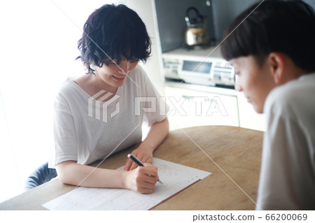 一對夫婦完成結婚登記 66200069