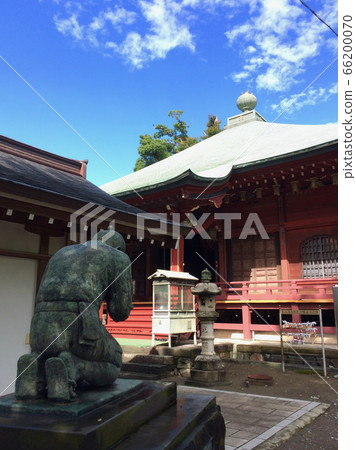 二宮金次郎的雕像，朝拜著本堂 66200070