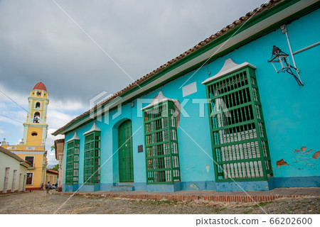 從古巴特立尼達市長廣場看革命博物館 66202600