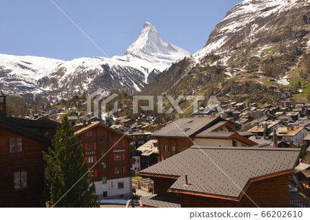 Matterhorn and the Zermatt skyline at the foot of it 66202610