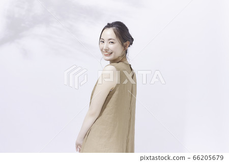 仕女畫的年輕女子 仕女畫的年輕女子 66205679