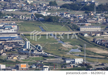 劃分三豐市和關之路市的再田川和高松高速公路再田川橋 66206412