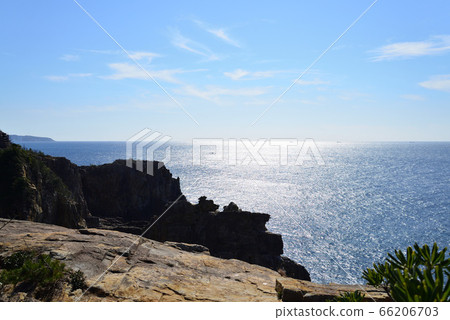 Three-tiered wall (Shirahama Town, Wakayama Prefecture) Three-tiered wall (Shirahama Town, Wakayama Prefecture) 66206703