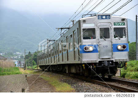 Chichibu Railway 6000 series 66206819