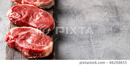 Shoulder cut, suitable for grilling and pan. Shoulder cut, suitable for grilling and pan. 66208655