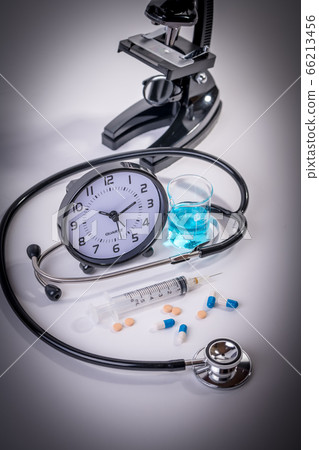 [Syringe and vaccine development with a sense of speed Bad image] 66213456