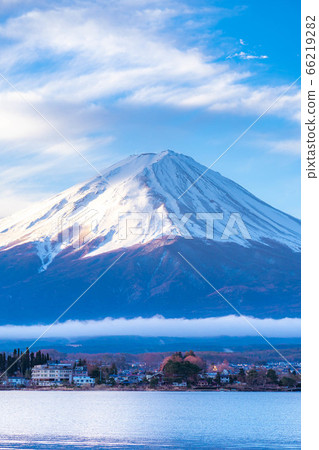 Mt. Fuji bathed in the morning sun as seen from Lake Kawaguchi [Yamanashi Prefecture] 66219282
