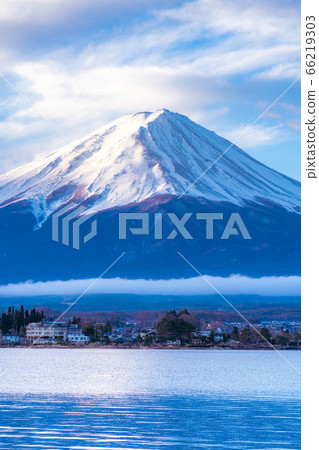 Mt. Fuji bathed in the morning sun as seen from Lake Kawaguchi [Yamanashi Prefecture] 66219303