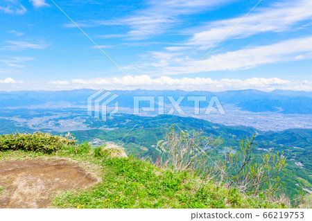 Fresh green climbing of Mt. Iinawa (view from Iinawa Daimyojin) Fresh green climbing of Mt. Iinawa (view from Iinawa Daimyojin) 66219753