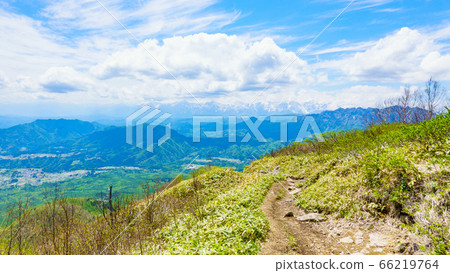 Climbing the fresh green of Mt. Iinawa (view of Mt. Iinawa from the northern Alps) Climbing the fresh green of Mt. Iinawa (view of Mt. Iinawa from the northern Alps) 66219764