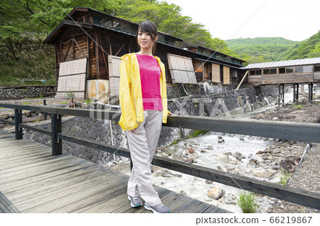 To木縣那須之湯散步的女人 To木縣那須之湯散步的女人 66219867