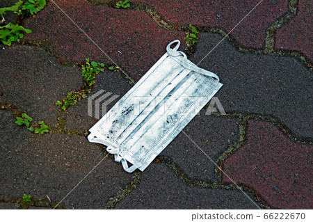 Mask image photo (white/1 sheet) abandoned on the street Mask image photo (white/1 sheet) abandoned on the street 66222670