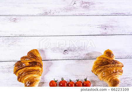 Freshly baked bread Freshly baked bread 66223109