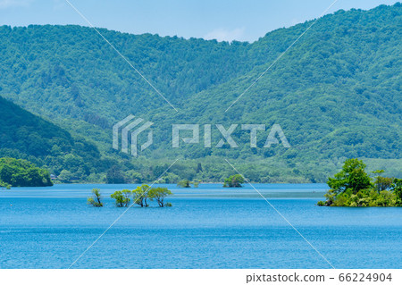 Lake Hinohara and mountains in early summer, Kitashiobara Village, Fukushima Prefecture Lake Hinohara and mountains in early summer, Kitashiobara Village, Fukushima Prefecture 66224904