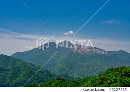 Scenery of Bandai Azuma Lakeline in early summer Mt. Bandai and blue sky Kita-Shiobara Village, Fukushima Prefecture 66227585