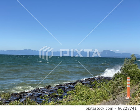 Waves (shore of Lake Biwa) Waves (shore of Lake Biwa) 66228741