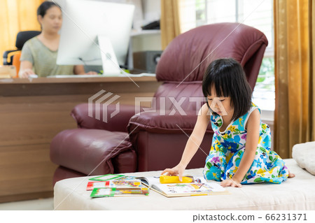 Home schooling reading 66231371