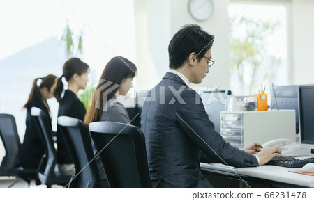 Office scene 66231478