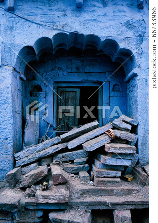Blue houses in streets of of Jodhpur Blue houses in streets of of Jodhpur 66233966