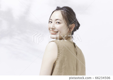 仕女畫的年輕女子 仕女畫的年輕女子 66234506