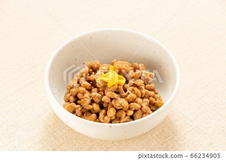 小碗中的納豆非常細。 （芥末） 66234905