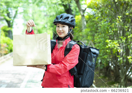 Female deliveryman delivery 66236921