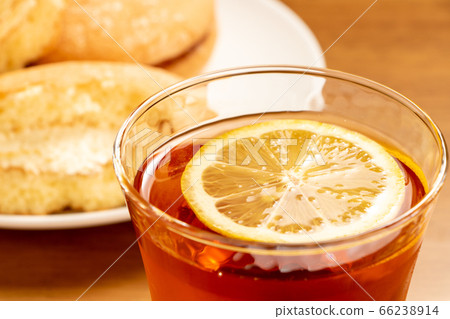 Iced lemon tea. Busse split by hand in the back of the photo. 66238914