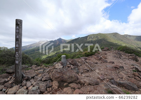 Mount Chausu and Mount Asahi (June) 66239282