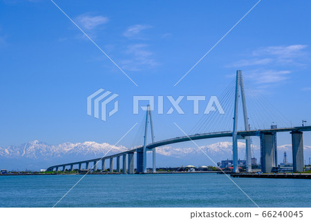 Toyama/Tateyama Mountain Range and Shinminato Bridge 66240045