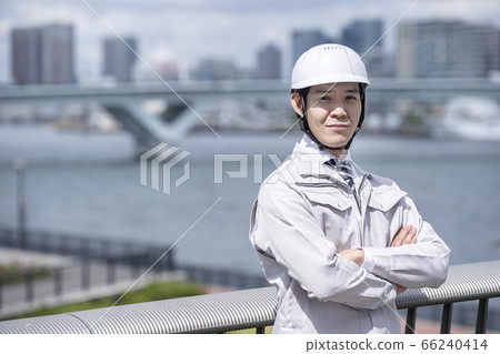 A businessman wearing work clothes 66240414