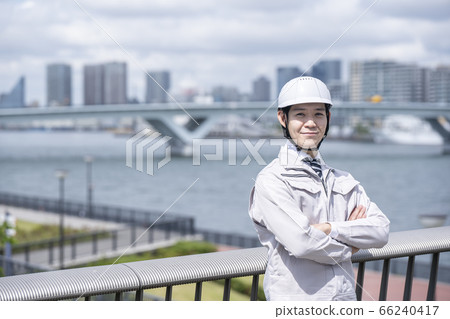 A businessman wearing work clothes A businessman wearing work clothes 66240417