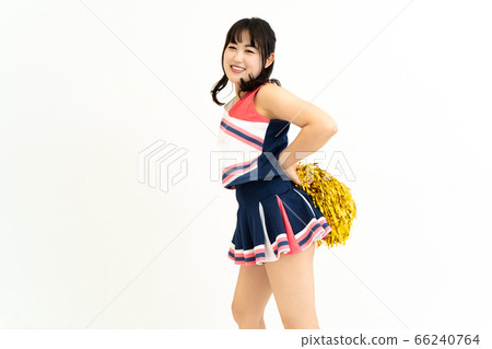 啦啦隊長的年輕女子 66240764