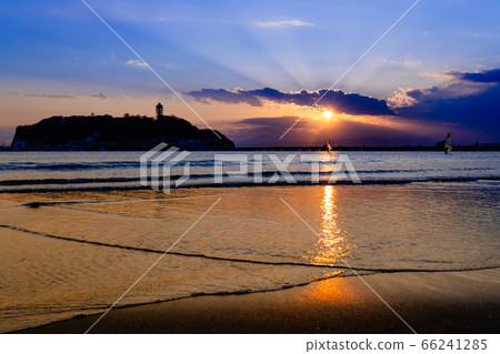 Evening view of Enoshima 66241285