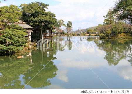 美景!霞總池映襯的藍天和內橋亭 美景!霞總池映襯的藍天和內橋亭 66241929