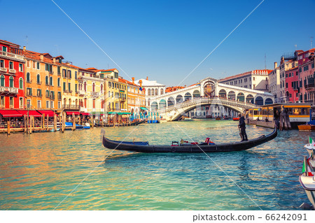 Gondola on Grand canal near Rialto bridge in Venice 66242091