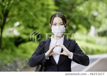 年輕女子商業面具社交距離 66251817