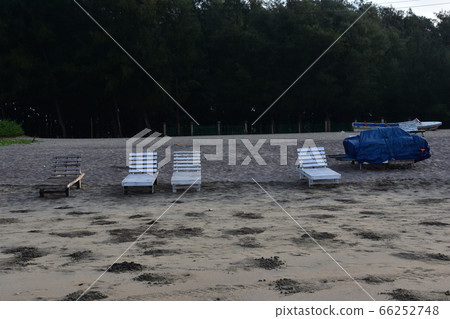 Cox's Bazar Beach, which is said to be the longest beach in Bangladesh. Natural sand beach and deck chairs installed. 66252748