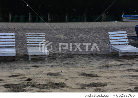 Cox's Bazar Beach, which is said to be the longest beach in Bangladesh. Natural sand beach and deck chairs installed. 66252760