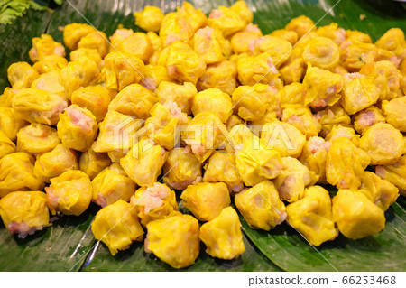 Chinese Steamed Dumpling on banana leaf in Fresh 66253468