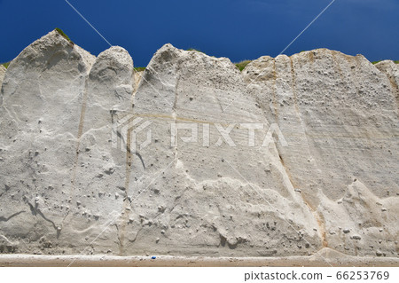 Take a picture of the ancient strata appearing in the Takise coast folding rocks in Otobe Town, Hokkaido Take a picture of the ancient strata appearing in the Takise coast folding rocks in Otobe Town, Hokkaido 66253769