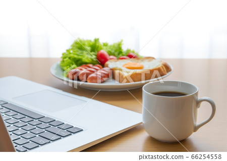 早盤早餐圖像咖啡筆記本電腦 66254558