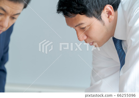 30多歲的商人 66255096