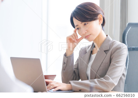 Business woman Business woman 66256010