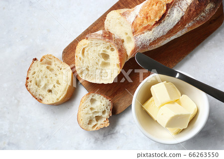 切法式麵包和黃油 切法式麵包和黃油 66263550
