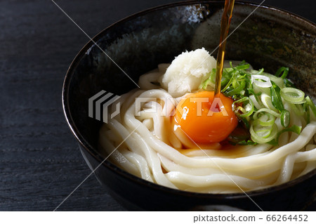 Chilled kamatama udon 66264452